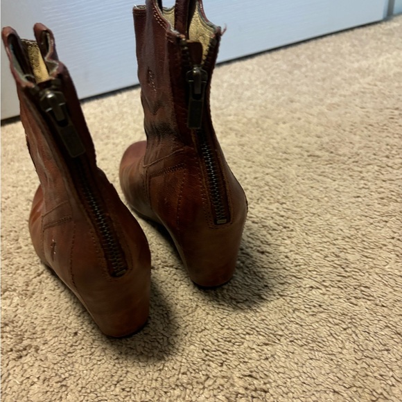 Frye Carson Bootie - Picture 2 of 4